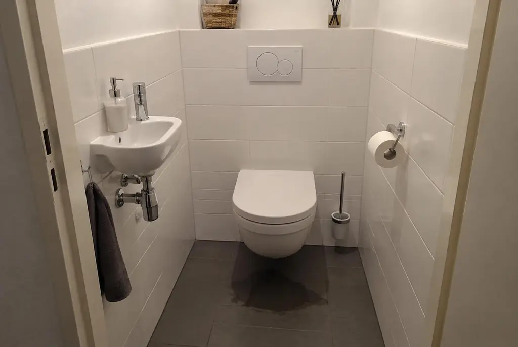 Lekdetectie Zutphen – natte vloer bij een toilet